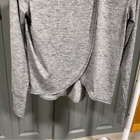 ATHLETA Sunlover Tulip Back UPF Top Heather Gray Fitness Long Sleeve Tee Size SP - Picture 12 of 13